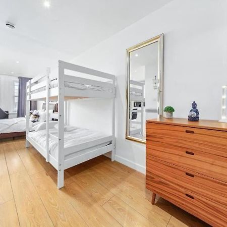 1 Bedroom Flat Piccadilly Sleep 7 In London Vr10 Zewnętrze zdjęcie