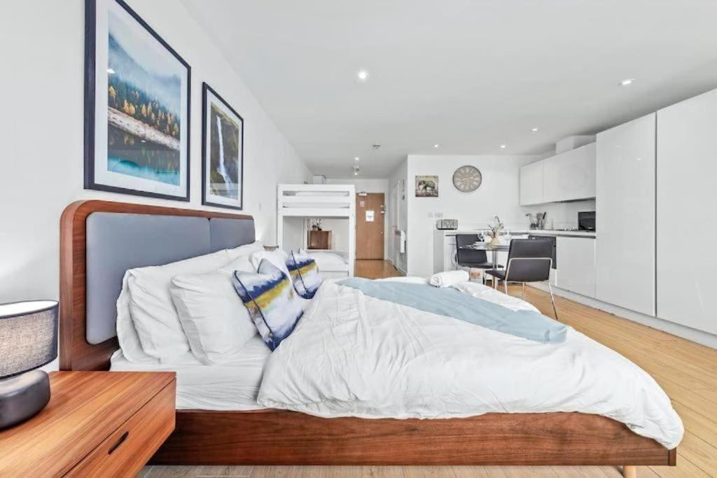 1 Bedroom Flat Piccadilly Sleep 7 In London Vr10 Zewnętrze zdjęcie