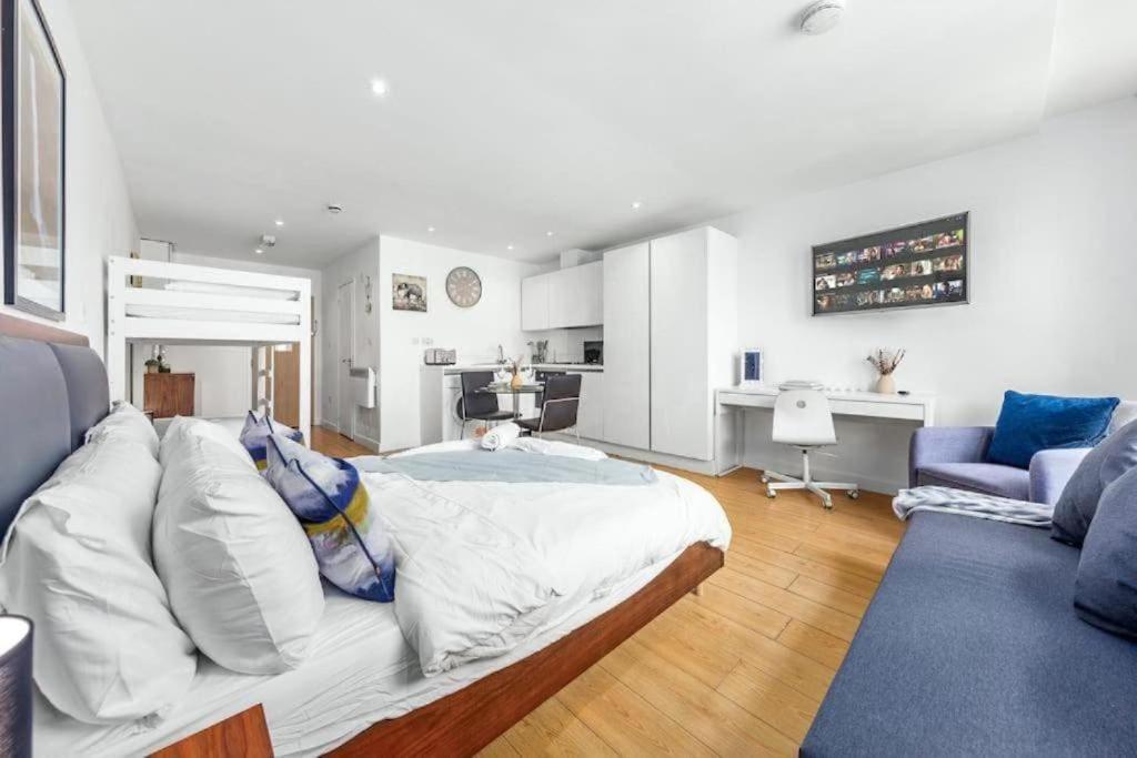 1 Bedroom Flat Piccadilly Sleep 7 In London Vr10 Zewnętrze zdjęcie